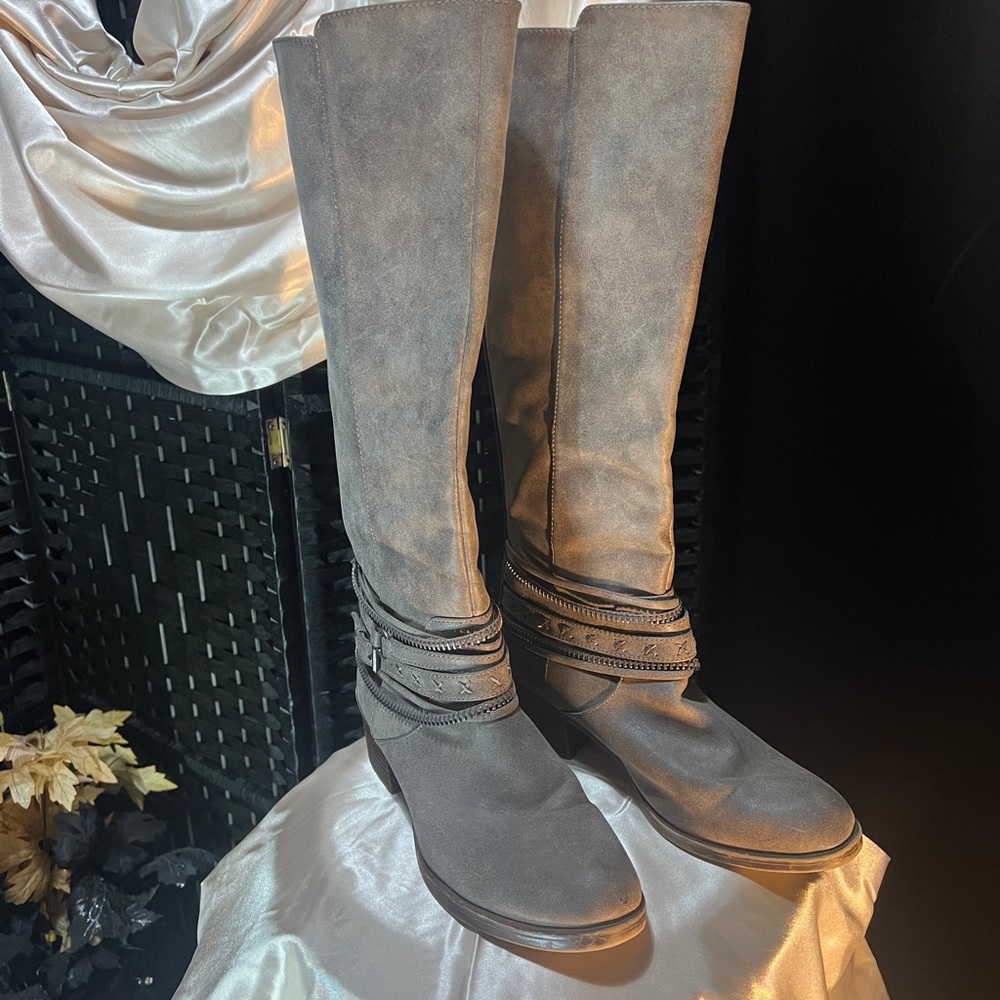 Gray Knee-High Women's Boots